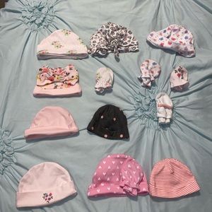 Bundle of baby hats and mittens all worn once 💜 super cute ! #mittens #babyhats